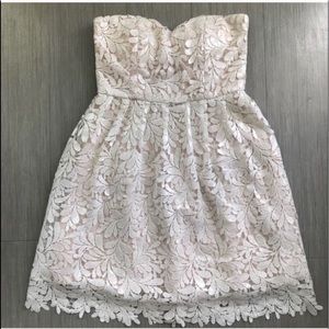 MODCLOTH MINUET LACE STRAPLESS DRESS